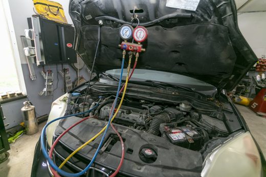 A/C recharge manifold gauges
