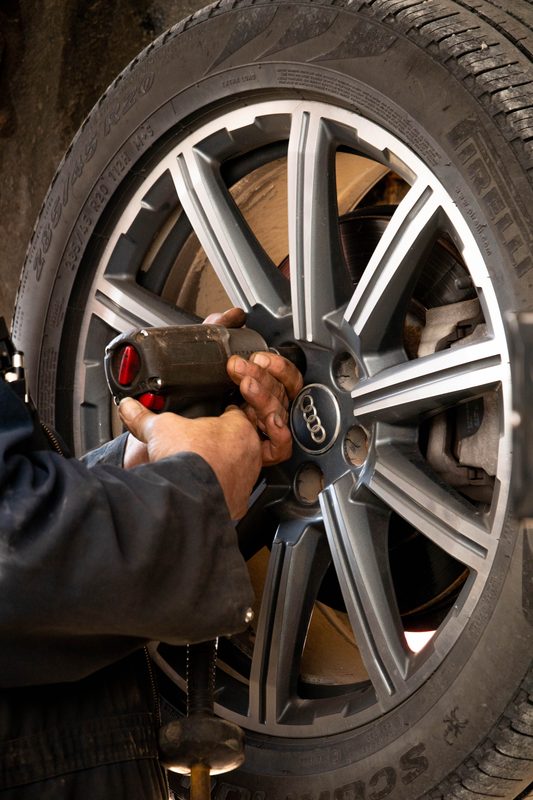 Impact gun on Audi wheel