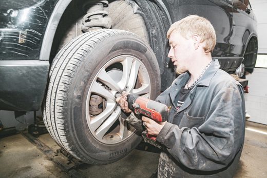 Impact wrench removing a wheel