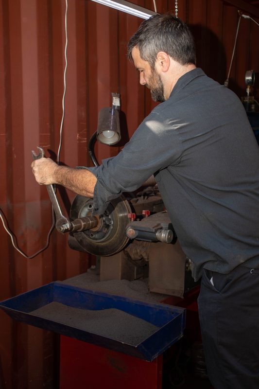 Operating brake lathe